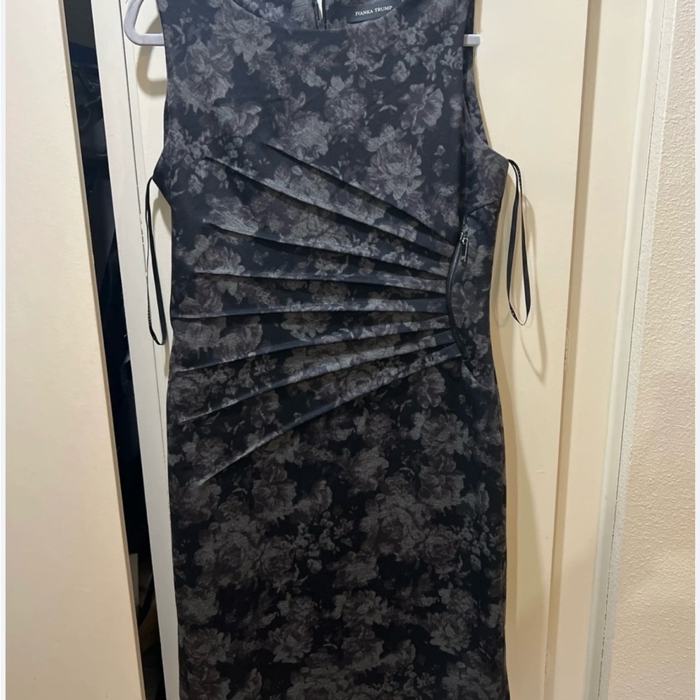 Ivanka Trump Charcoal Floral Midi Dress Body Con Front & Back Zip Size 12 NWOT - Picture 2 of 5